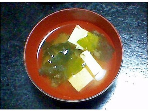 木綿豆腐とわかめの冷やし味噌汁